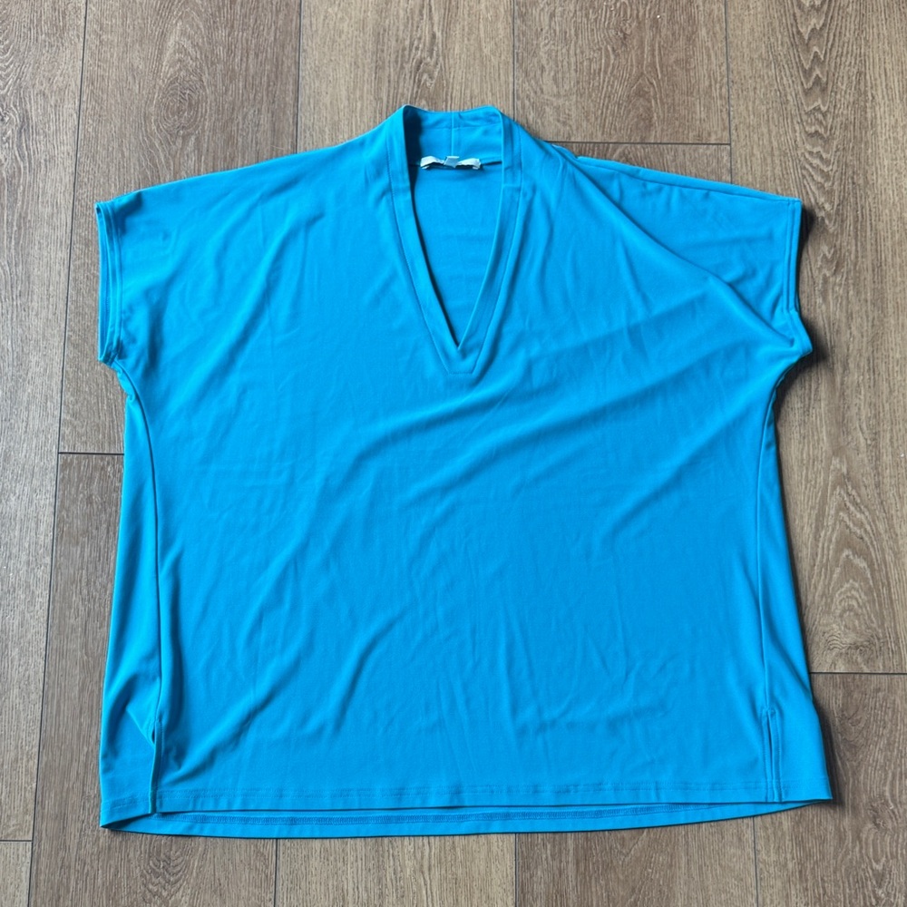 Sympli V-Neck Short Sleeve in Bright Turquoise